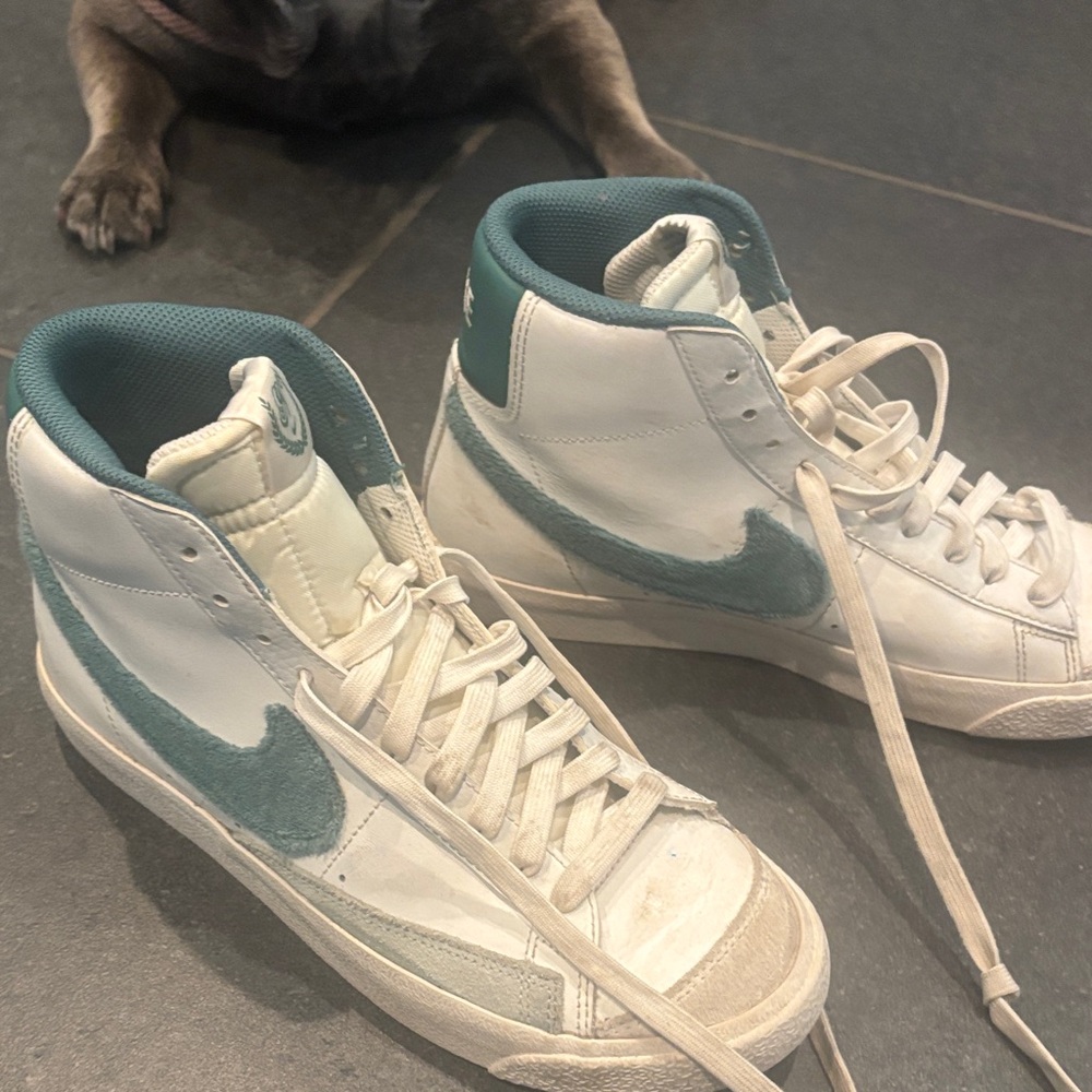 Nike Kids Sneakers in White and Teal
